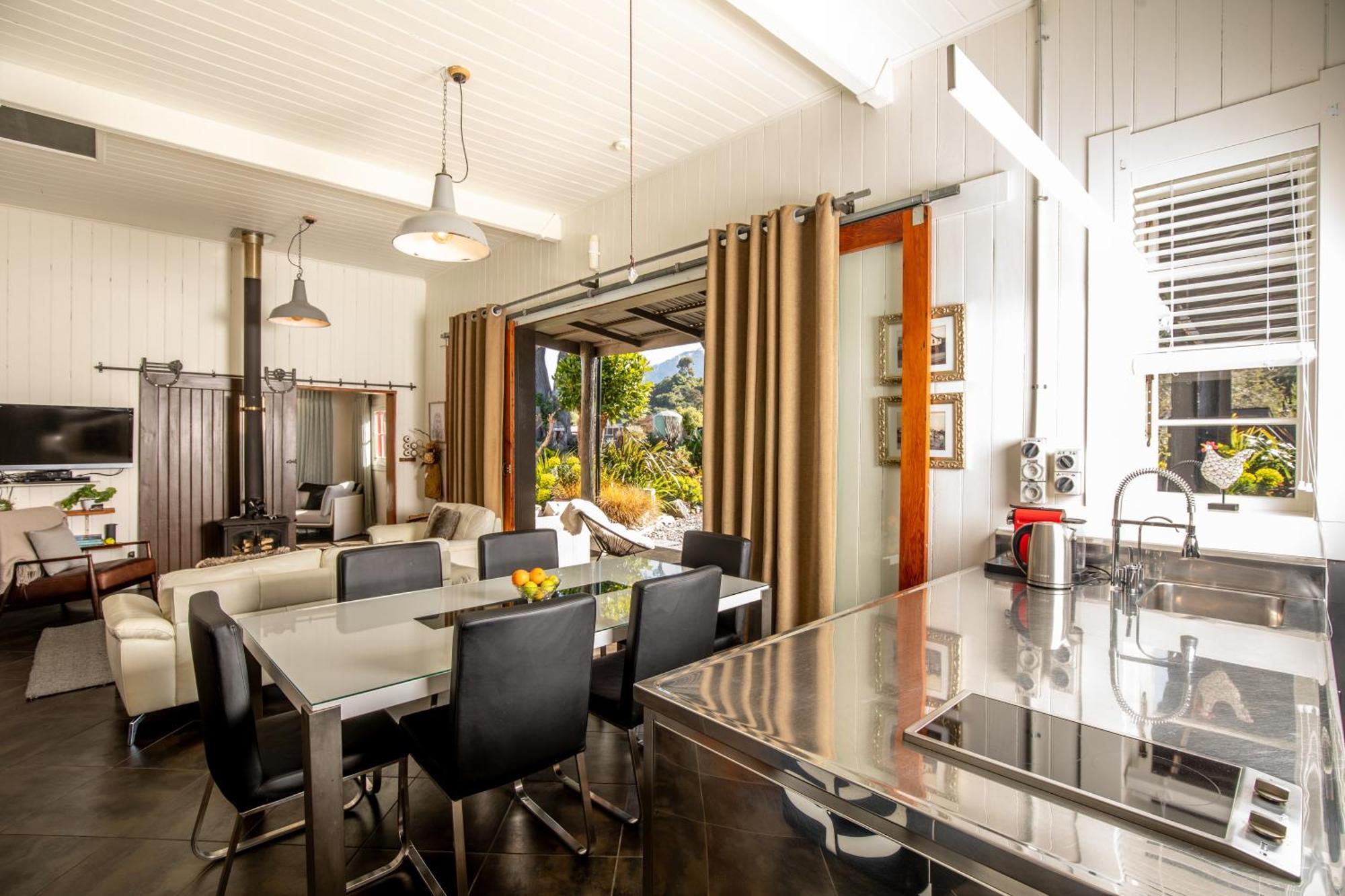 The Factory Luxury Accomodation Kaikoura Exterior photo